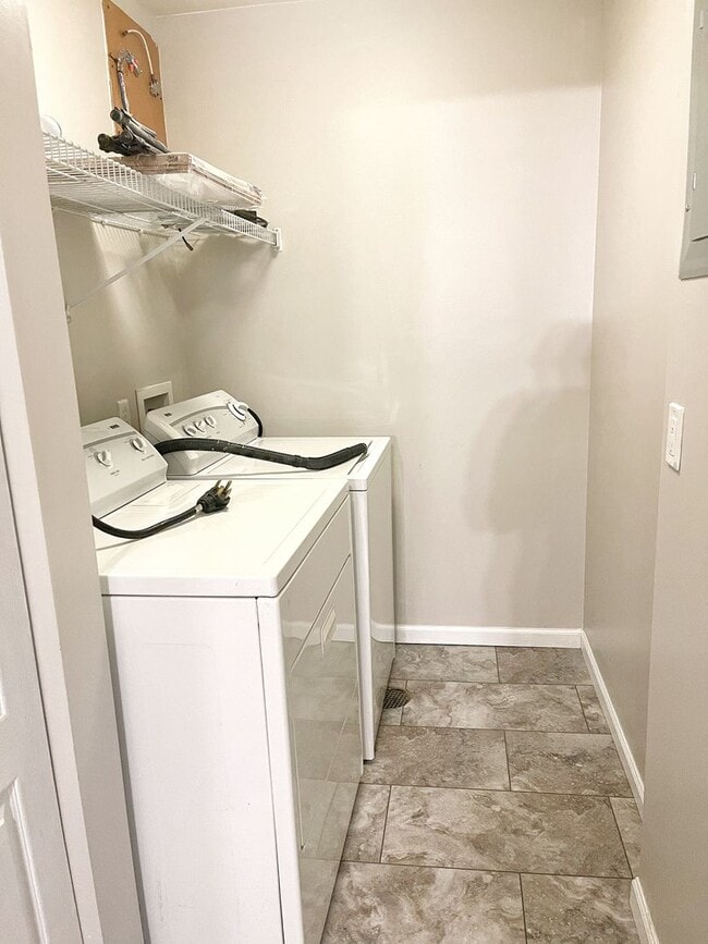 Building Photo - COMING SOON!!! Ground Floor Condo in Lake ...