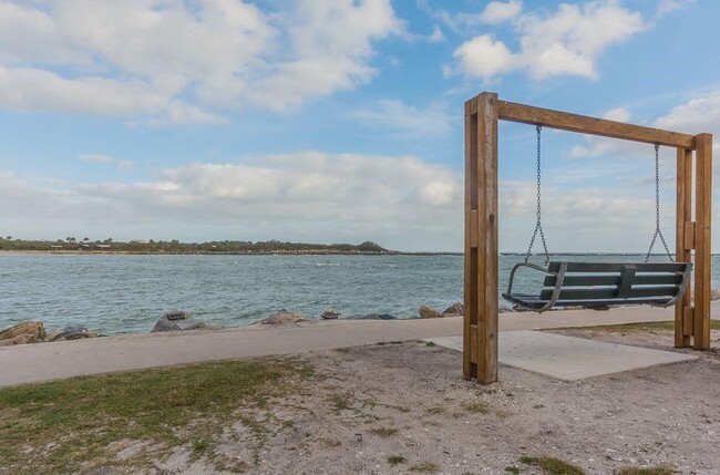 Building Photo - 1315 Bayshore Dr