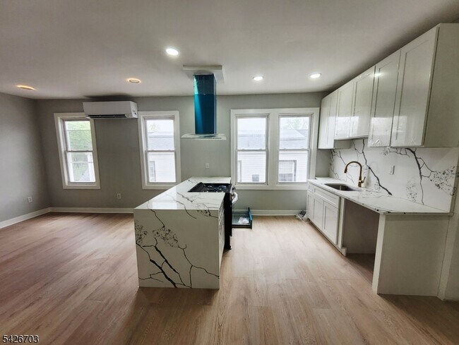 Building Photo - 49 Union Pl