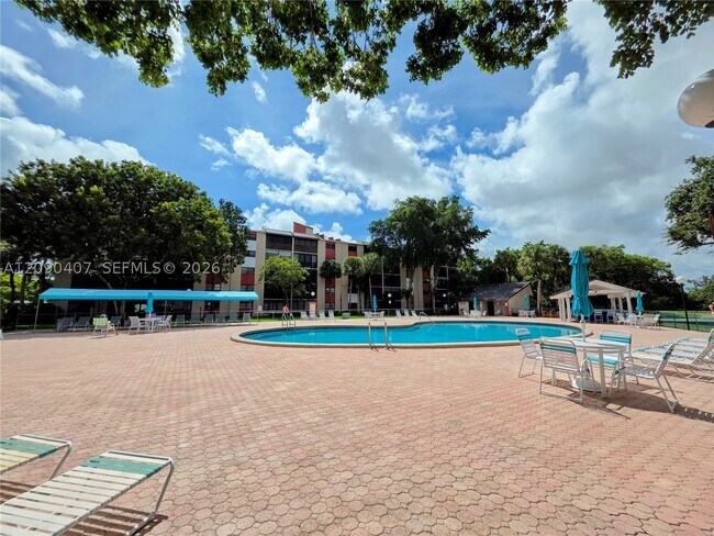 Building Photo - 2212 S Cypress Bend Dr