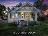 Building Photo - Delightful Bungalow near the Charming Town...