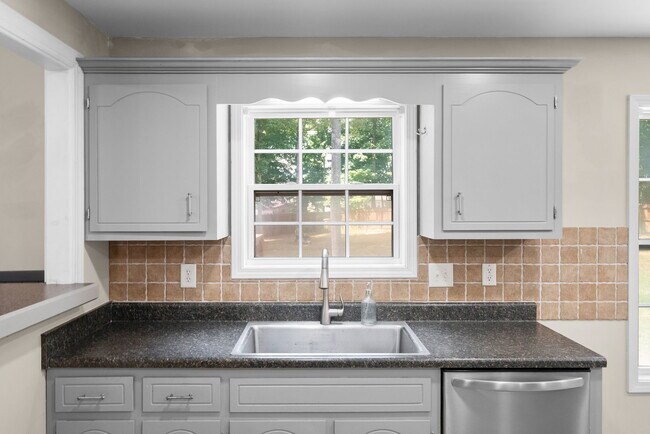 Building Photo - 1333 Abigail Ct