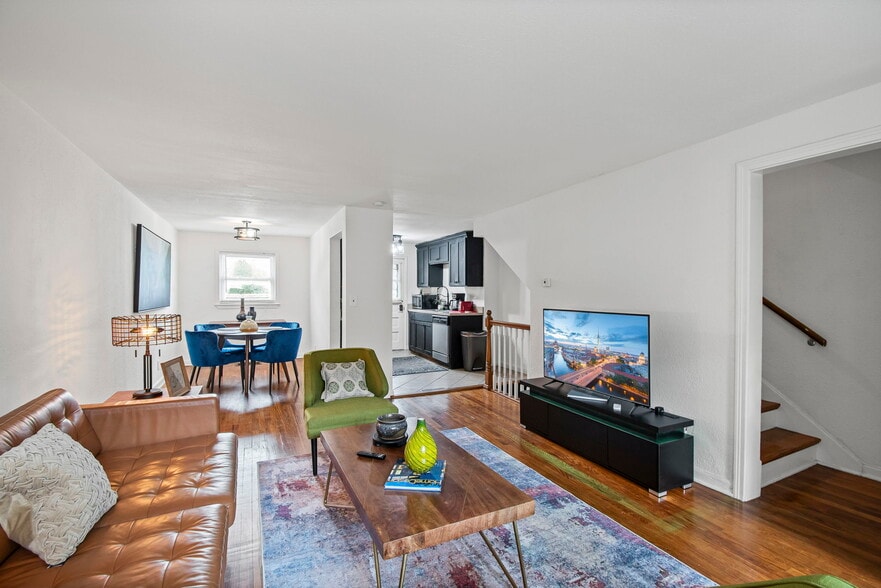 Building Photo - 1003 W 38th St