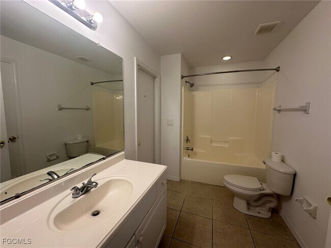 Building Photo - 3929 NW 42nd Ave