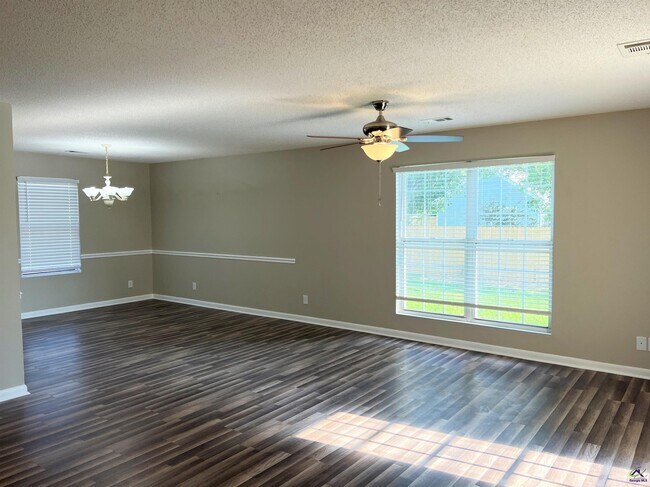 Building Photo - 203 Bryson Way