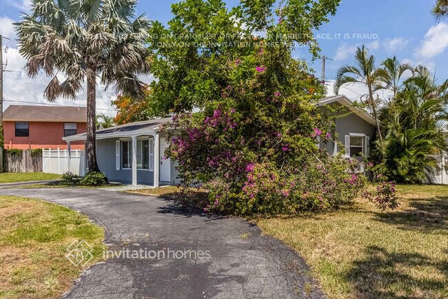 Building Photo - 401 NW 8th Ct