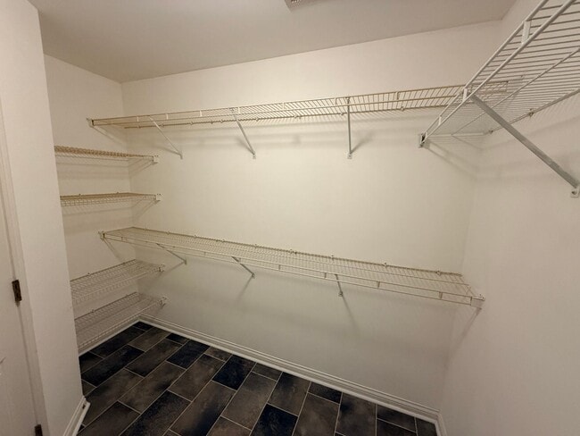 Building Photo - Spacious 4 Bed 2.5 Bath In Lexington!