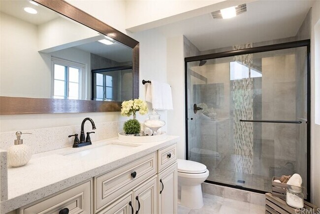 Building Photo - Impeccable 4BR 2.5BA Home with Pool, Near ...