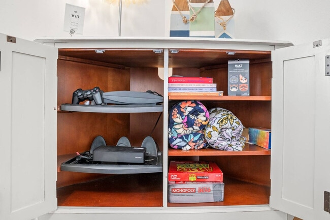 Building Photo - 4431 Luke Ave