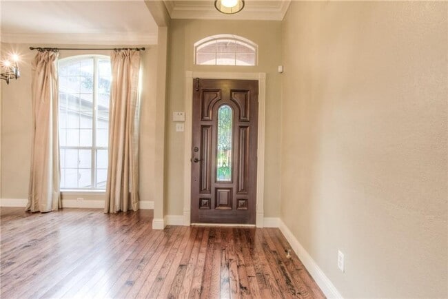 Building Photo - Spacious 3 Bed- 2 Bath in the Exclusive Private Riverwood Addition- SW Fort Worth- 76116