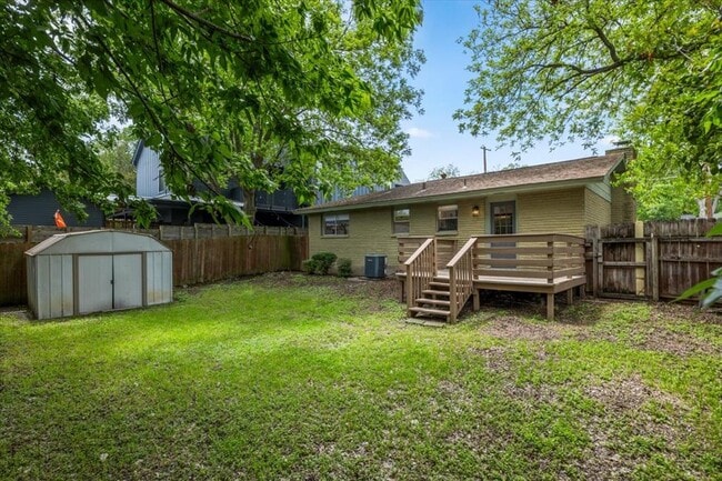 Building Photo - 1717 Bluebonnet Ln
