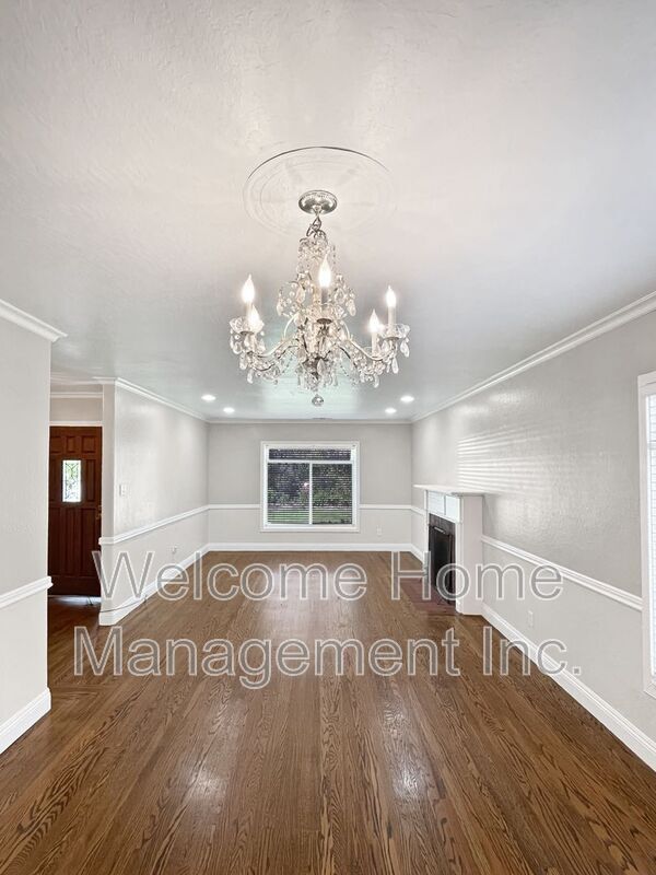 Building Photo - 2561 Olympic Blvd