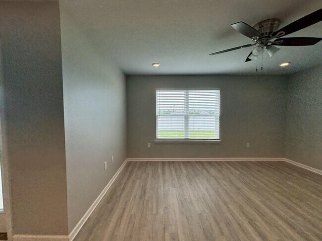 Building Photo - 6359 Bellavia Ln