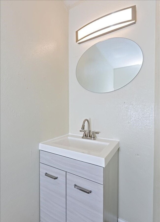 Building Photo - 128