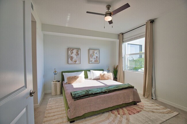 Building Photo - Seasonal Short-Term 3 Bedroom 2 Bathroom First Floor Condo located in Wellen Golf & Country Club!