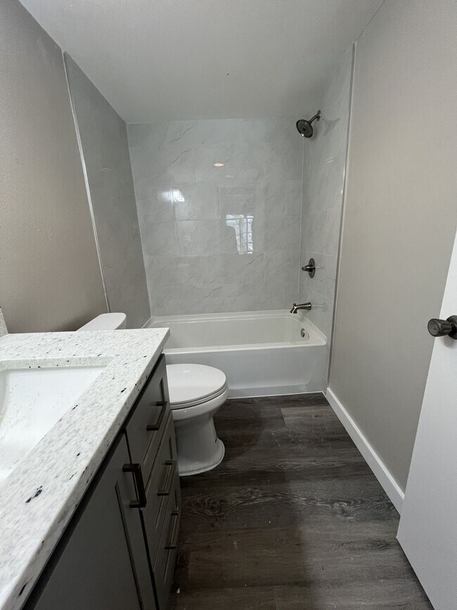 Building Photo - Annual** 55+ Years Old Required ** Recently Renovated ** 1 Bedroom / 1 Bath - Cambridge House - $...