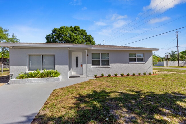 Building Photo - 2525 Forest Dr