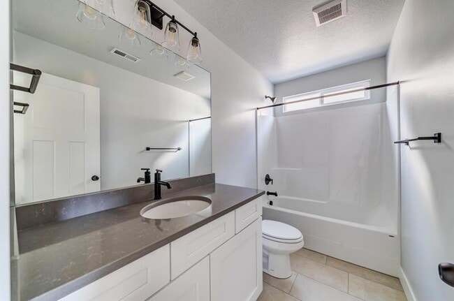 Building Photo - 13893 Little Rdg Ln