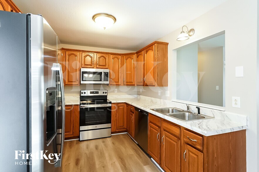 Building Photo - 3668 Aurora Dr