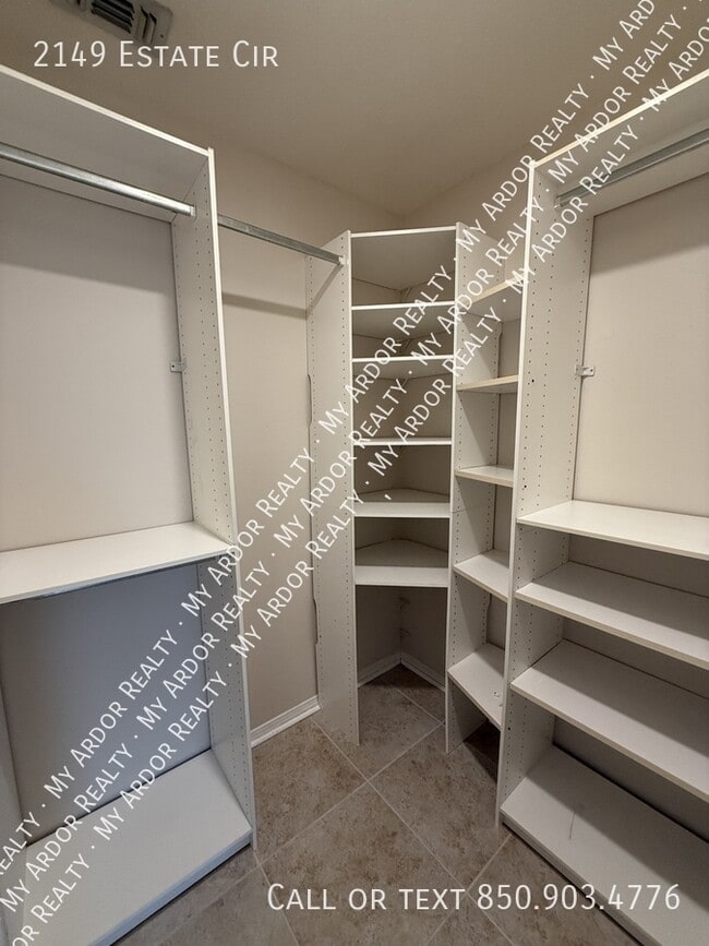 Building Photo - 2149 Estate Cir