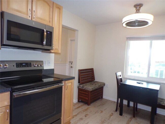 Building Photo - 1335 Mineo Dr