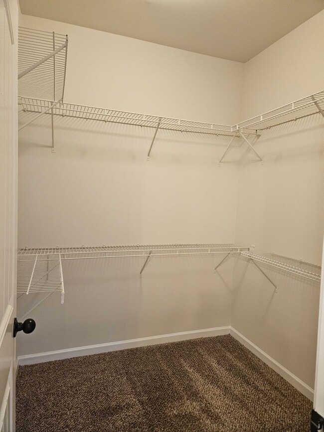 Building Photo - Nice 3 bed 2.5 bath Townhouse located in A...