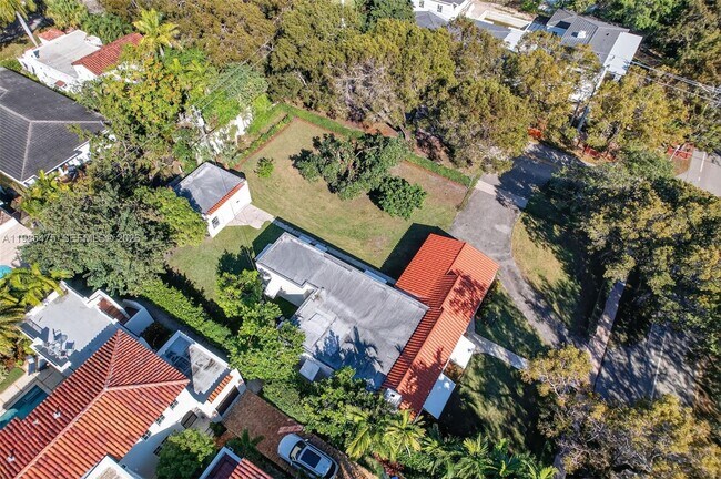 Building Photo - 1305 Alhambra Cir