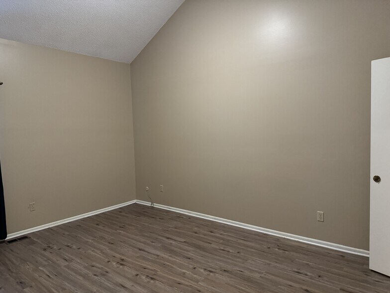Building Photo - 10121 Edelweiss Cir