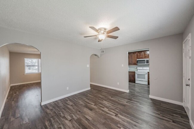 Building Photo - SPACIOUS UPDATED TOWNHOME - 1440SF