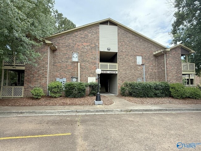 Primary Photo - 4975 7 Pine Cir