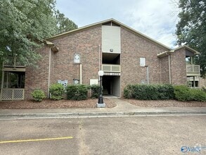Building Photo - 4975 7 Pine Cir