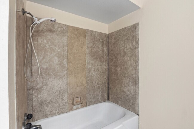 Building Photo - 1328 Hazelwood Dr