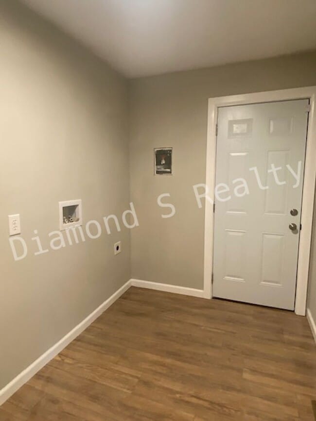 Building Photo - Cute 3-Bedroom Home Located Near Bass Pro!