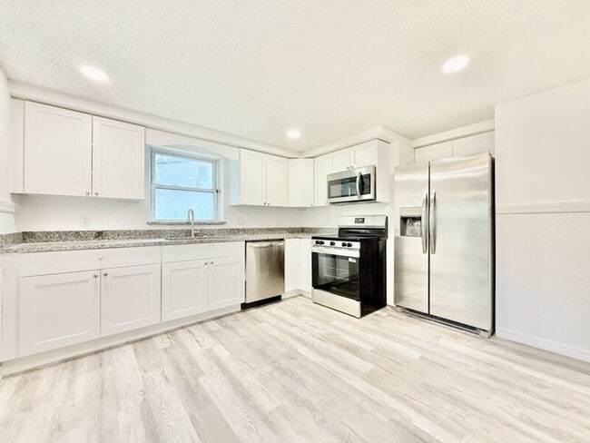 Building Photo - 5707 Quist Dr