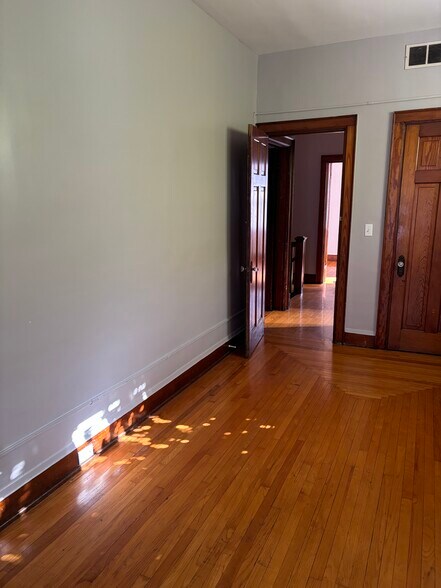 Building Photo - 1802 Holman Ave