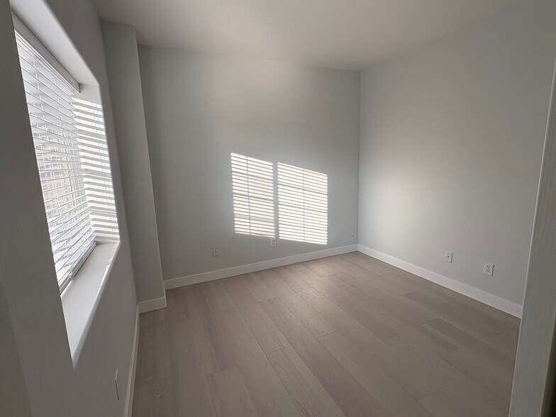 Building Photo - 615 Blue Mountain Way