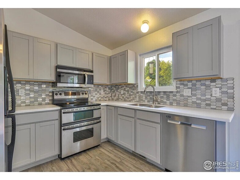 Building Photo - 2601 Treemont Dr