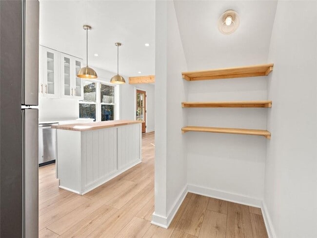 Building Photo - 3452 Beech Dr