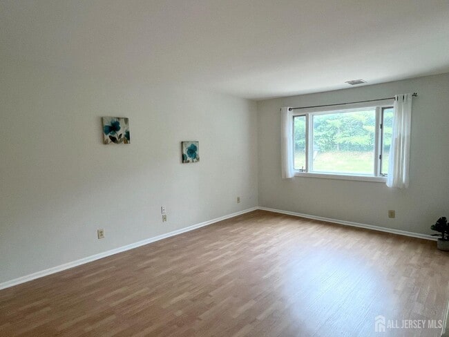 Building Photo - 2217 Sayre Dr