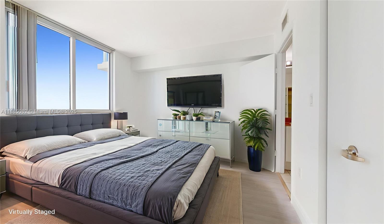 Building Photo - 1861 NW South River Dr