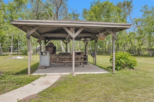 Building Photo - 1725 Strawn Rd