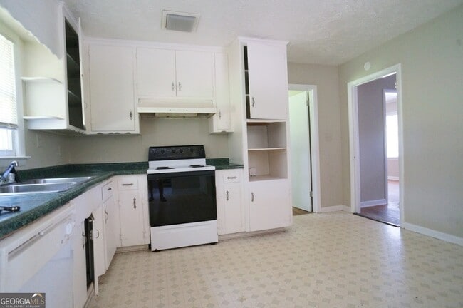 Building Photo - 435 S Barnett Shoals Rd