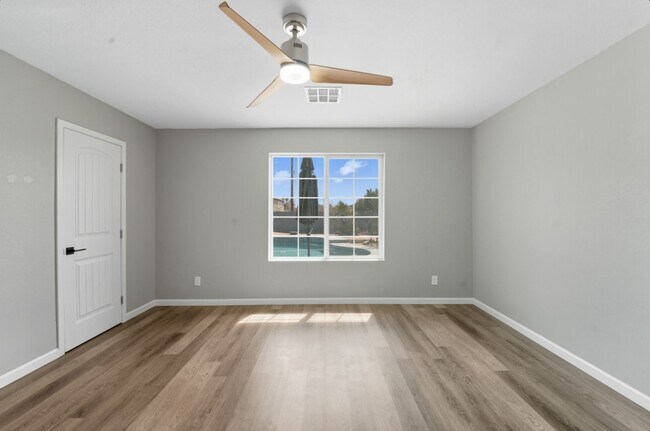 Building Photo - Beautiful Glendale Home With Pool!