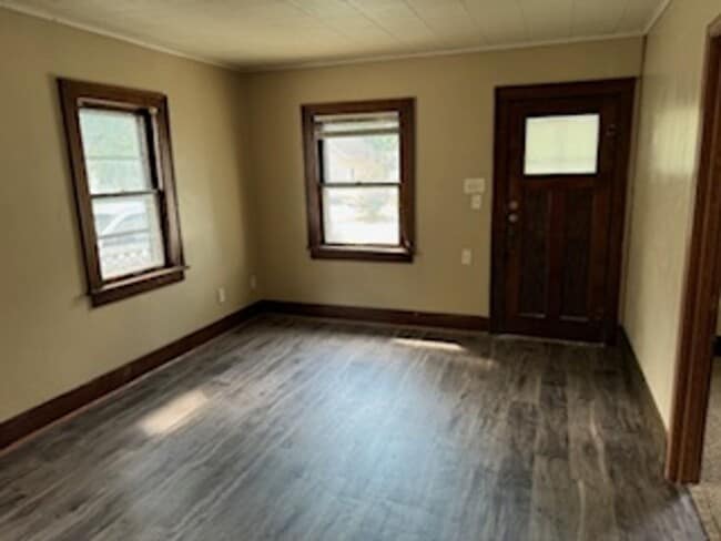 Building Photo - 628 Kern St