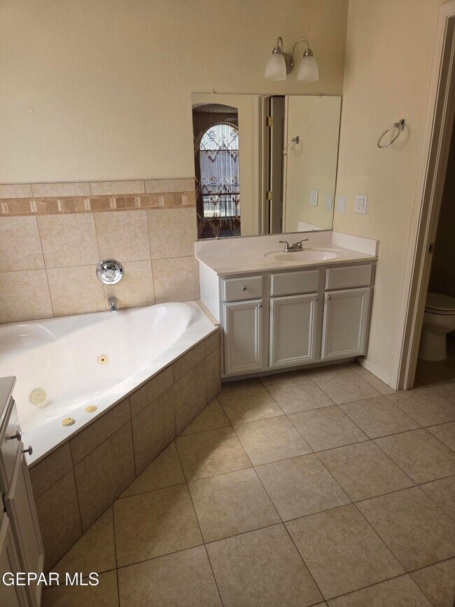 Building Photo - 3717 Hubble Dr