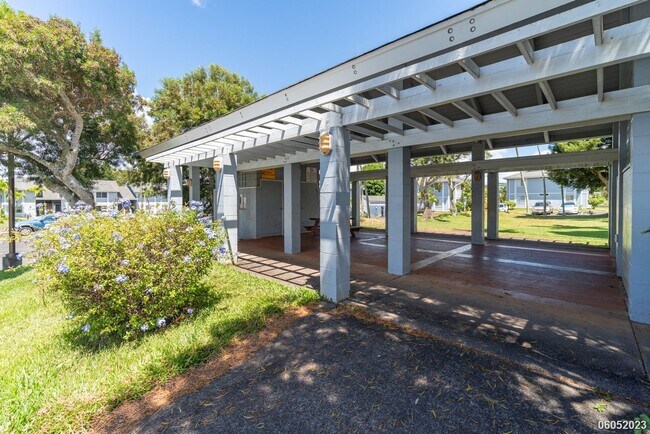 Building Photo - 1br/1ba/prkg Condo at Kumelewai Gardens