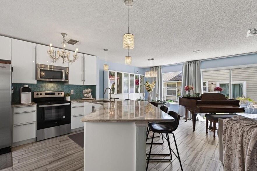 Building Photo - 805 Old Bridge Rd