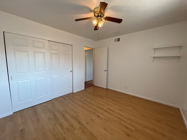 Building Photo - Centrally located lovely 2 bedroom 1 bathr...