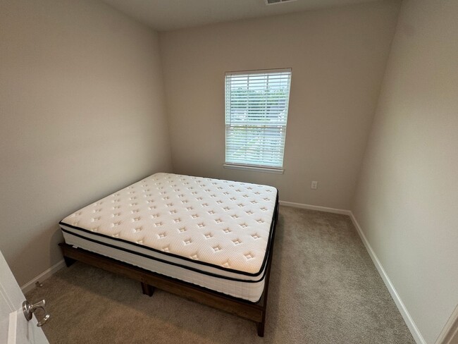 Building Photo - Lovely Colvard Farms Townhouse