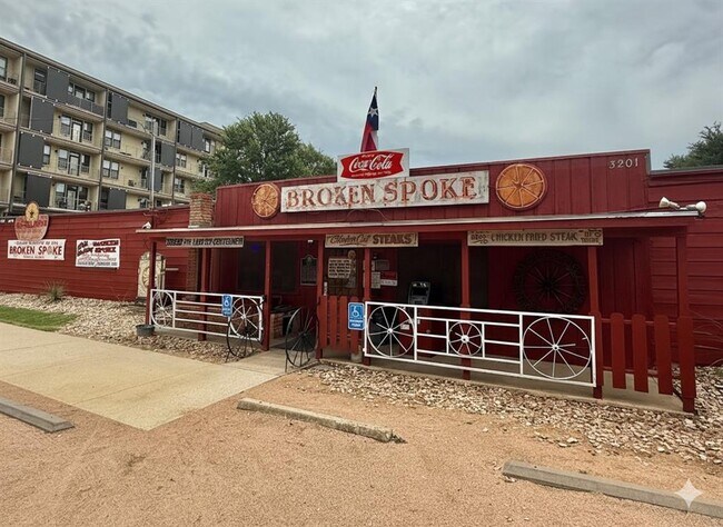 Building Photo - 2200 Dickson Dr